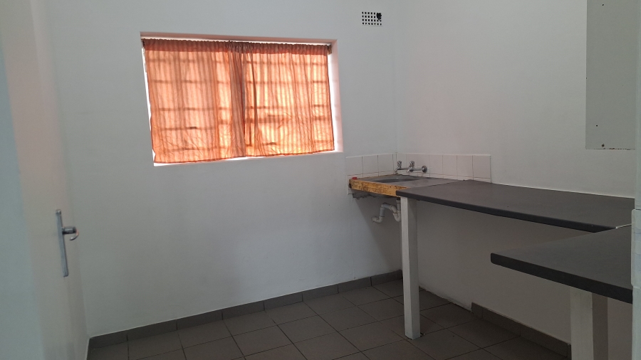 To Let Commercial Property for Rent in Athlone Industrial Western Cape